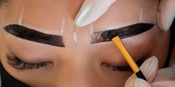 DEPILACIÓN CEJA + HENNA