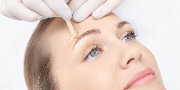 DEPILACIÓN CEJA Y LABIO CERA O PINZA