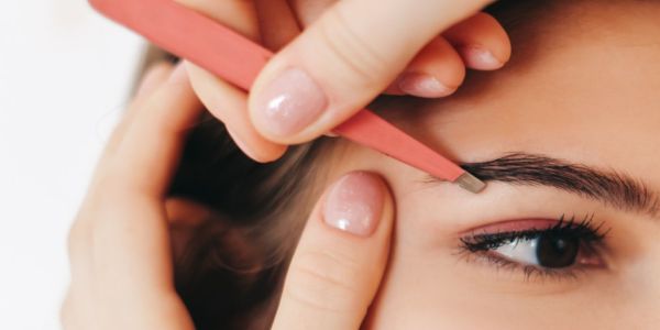 DEPILACIÓN CEJAS CON PINZA