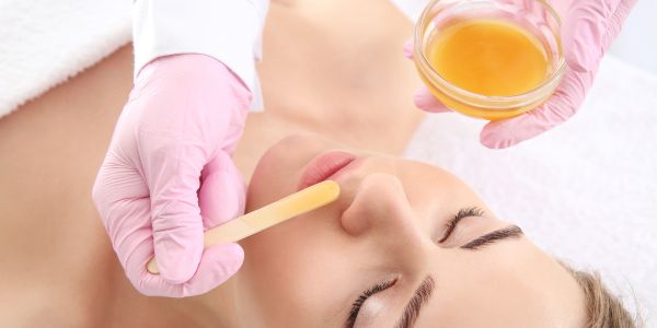 DEPILACIÓN LABIO CON CERA