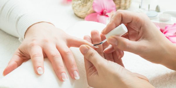 LIMAR Y PINTAR MANOS ESMALTE SEMIPERMANENTE